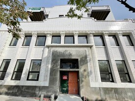 1724 W Greenleaf Ave, Unit 202 in Chicago, IL - Building Photo