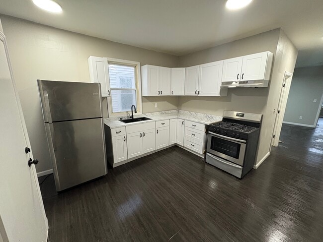 16 N 18th St, Unit 1 in East Orange, NJ - Building Photo - Building Photo