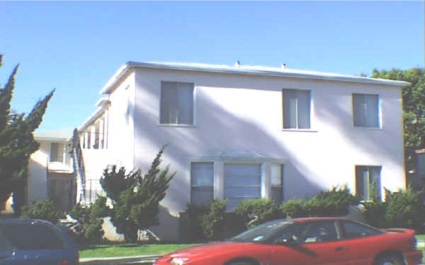 223 Belmont Ave in Long Beach, CA - Building Photo