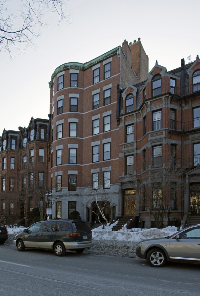 294 Commonwealth Ave in Boston, MA - Foto de edificio - Building Photo