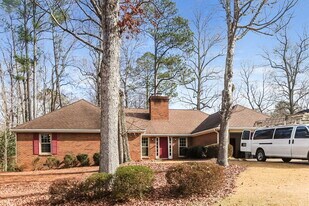 1832 Walker Ridge Dr SW in Marietta, GA - Building Photo