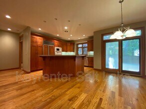 2178 Netties Pl in Holladay, UT - Building Photo - Building Photo