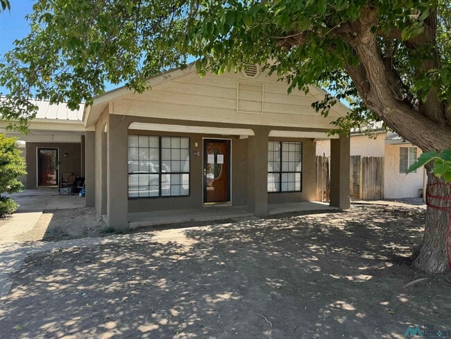 property at 903 S 11th St