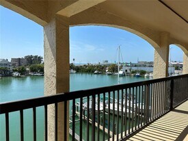 12500 Capri Cir N in Treasure Island, FL - Building Photo