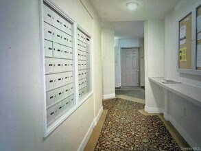 110 Sutton Dr in Mt Kisco, NY - Building Photo - Building Photo