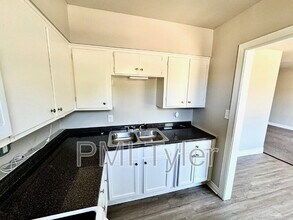 1800 W Oakwood St in Tyler, TX - Building Photo - Building Photo