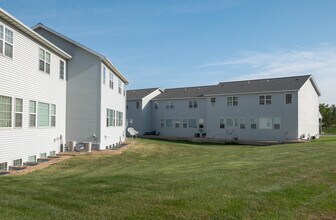 1001 Alpine Way in St. Peter, MN - Building Photo - Building Photo