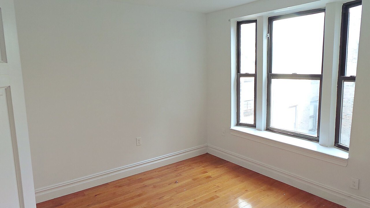40 Pinehurst Ave in New York, NY - Building Photo