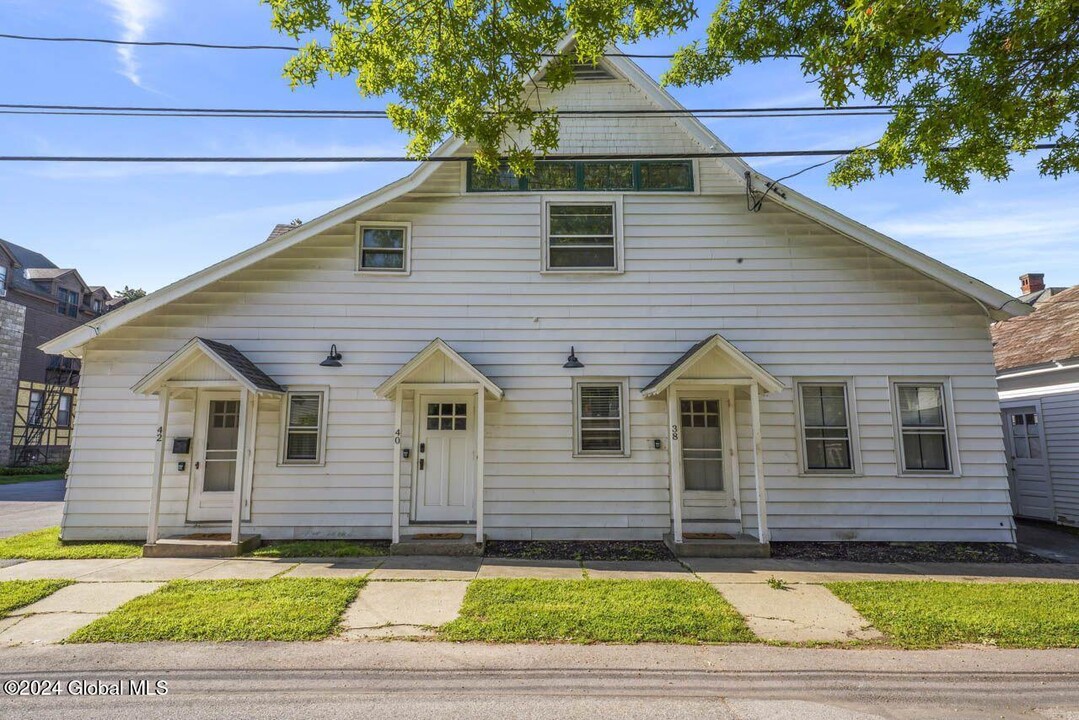 40 George St in Saratoga Springs, NY - Building Photo