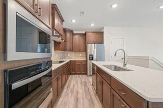 11549 Helmond Way in Raleigh, NC - Foto de edificio - Building Photo