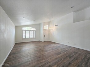 1909 Scenic Sunrise Dr in Las Vegas, NV - Building Photo - Building Photo