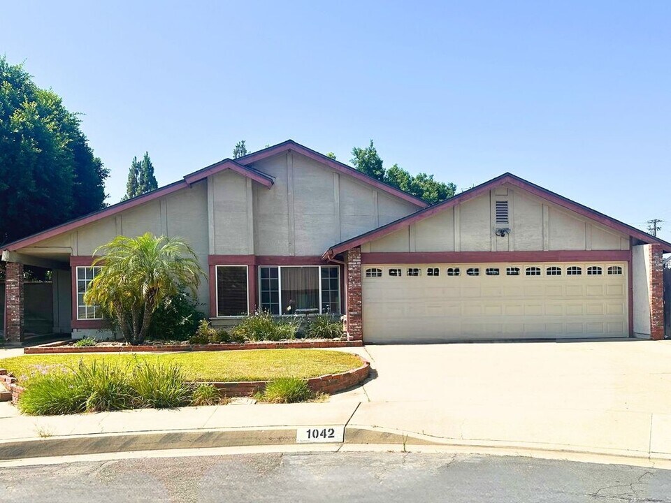 1042 Bassett Ct in San Dimas, CA - Building Photo