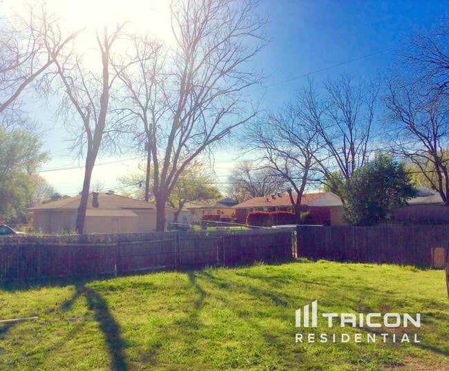 806 E Vista Dr in Garland, TX - Building Photo - Building Photo