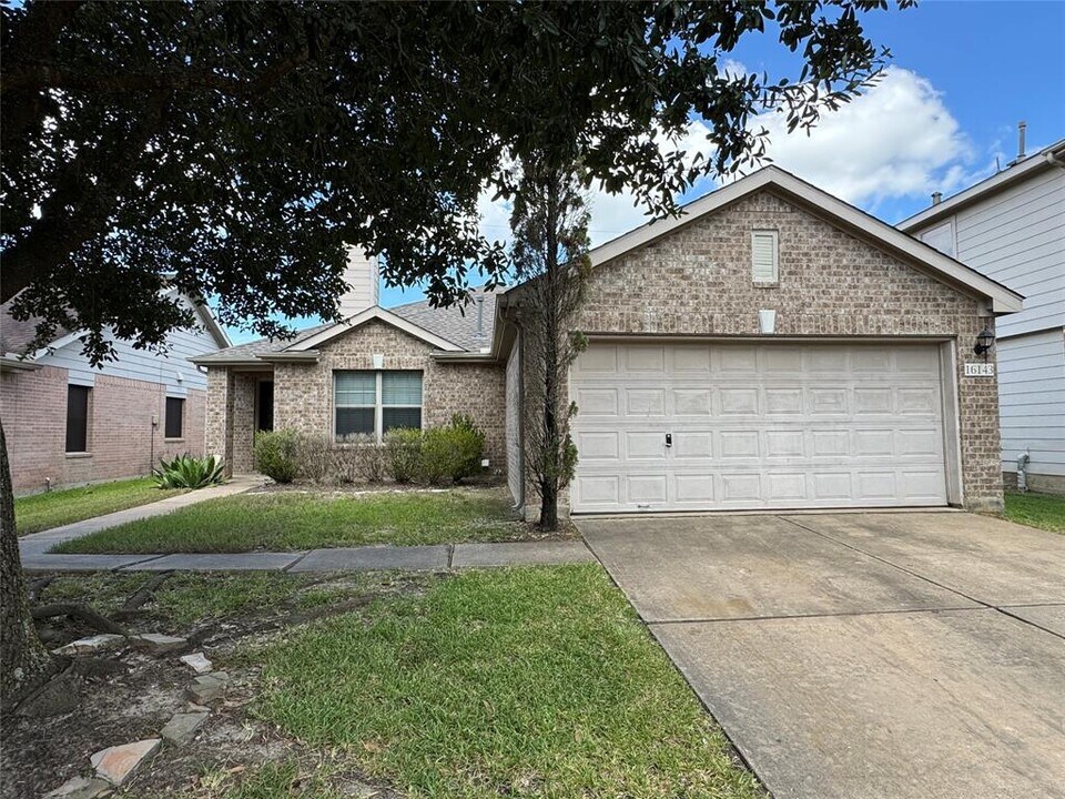 16143 Cole Bridge Ln in Cypress, TX - Building Photo