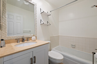 5353 Yarmouth Ave in Los Angeles, CA - Building Photo - Building Photo