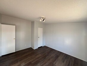 373 County Rd 119 in Floresville, TX - Building Photo - Building Photo