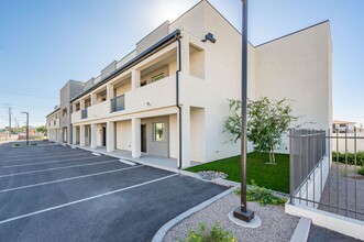 21606 N 23rd Ave, Unit A106 in Phoenix, AZ - Foto de edificio - Building Photo