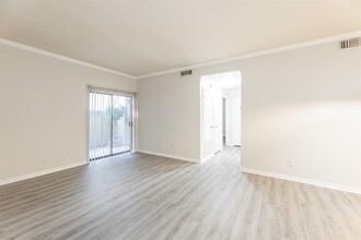10047 Westpark Dr in Houston, TX - Foto de edificio - Building Photo