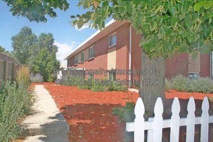 2537 Kingston St in Aurora, CO - Building Photo