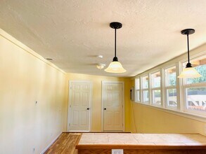 401 Burnham Rd in Oak View, CA - Foto de edificio - Building Photo