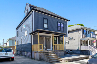 62 Bradbury Ave, Unit 1 in Medford, MA - Foto de edificio - Building Photo