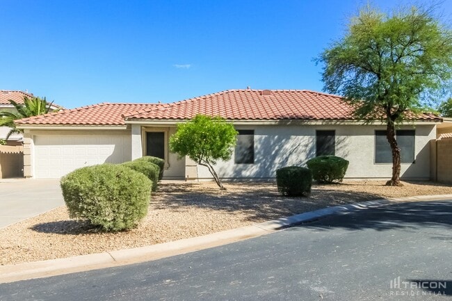 property at 668 E Springfield Pl