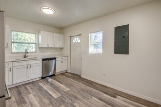 22196 Lockport Ave in Port Charlotte, FL - Foto de edificio - Building Photo