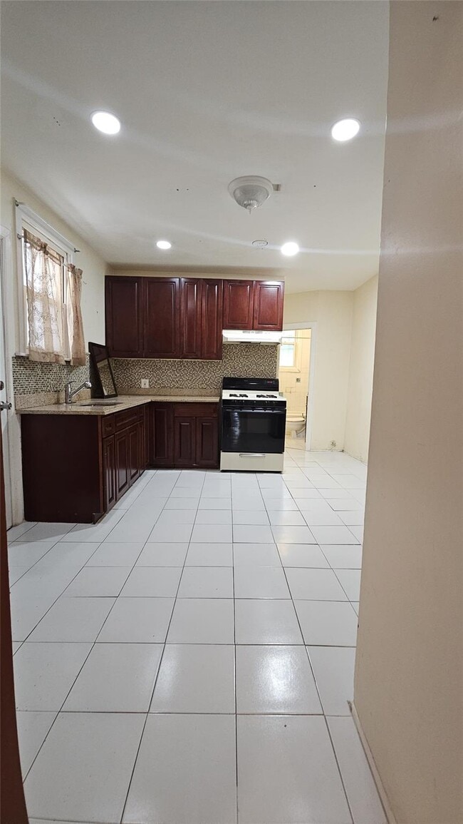 272 New Jersey Ave in Brooklyn, NY - Building Photo - Building Photo