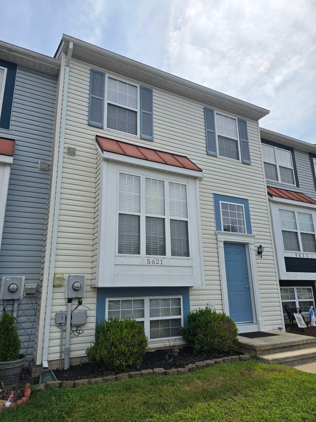 property at 5621 Queen Anne Ct