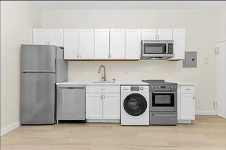 928 Second Avenue in New York, NY - Building Photo - Building Photo