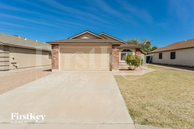 8518 E Clovis Ave in Mesa, AZ - Foto de edificio - Building Photo