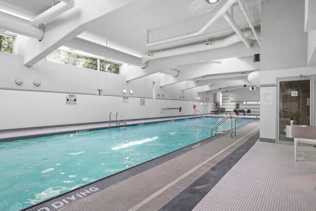 689 Abbott St in Vancouver, BC - Building Photo - Building Photo