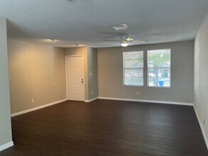 1701 Lk Crst Ave in Brandon, FL - Building Photo - Building Photo