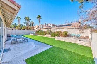 8704 Las Posas Ave in Las Vegas, NV - Building Photo - Building Photo
