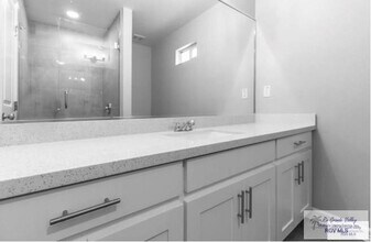 2128 Northridge Ave in Harlingen, TX - Foto de edificio - Building Photo