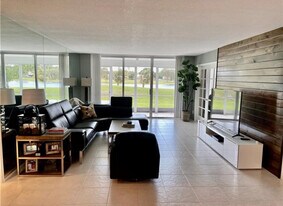 802 Cypress Blvd, Unit 105B in Pompano Beach, FL - Building Photo