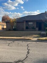 2420 Dalewood Ln in Bedford, TX - Building Photo