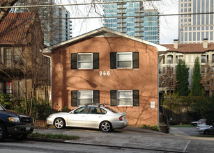 946 Piedmont Ave NE in Atlanta, GA - Foto de edificio - Building Photo