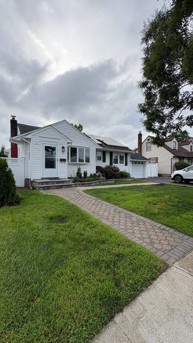 property at 10 Crown St
