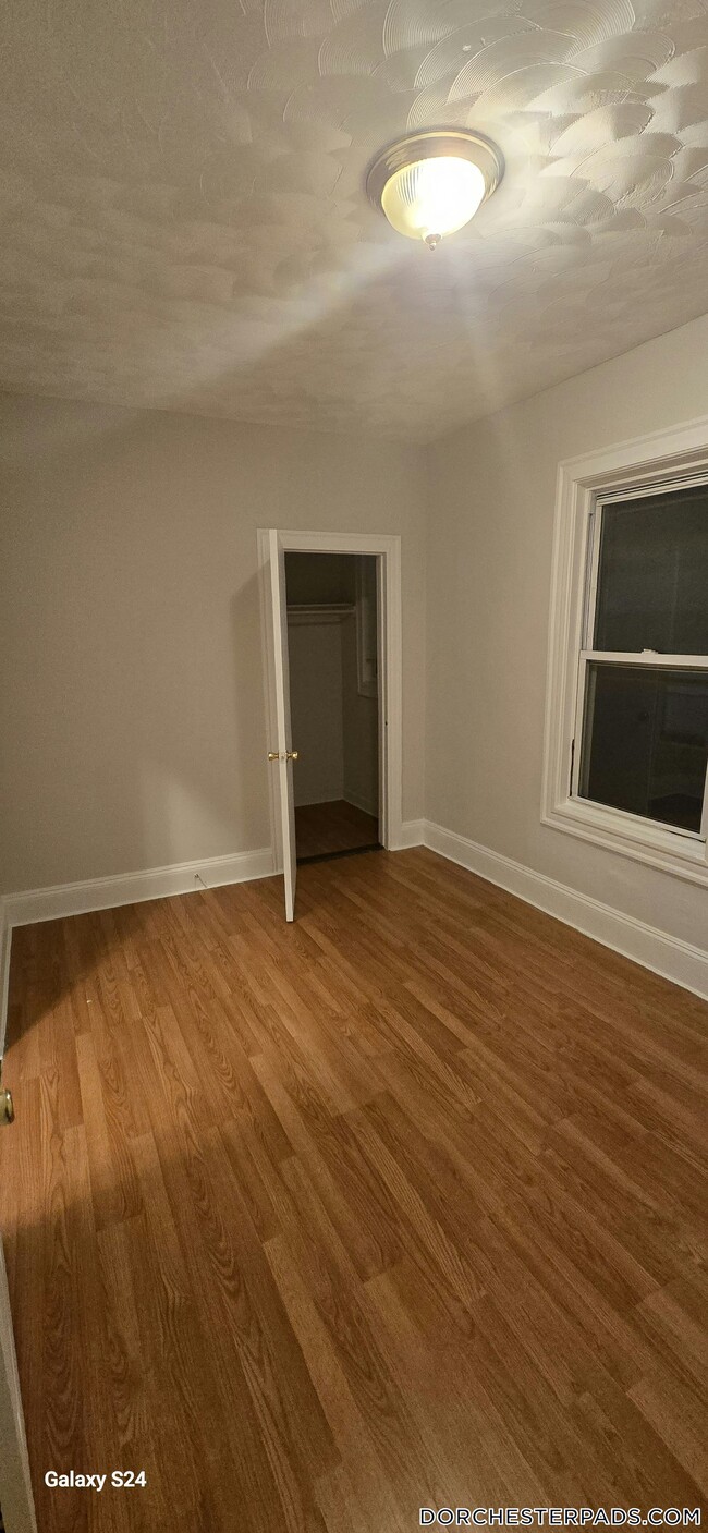 157 E Cottage St in Boston, MA - Foto de edificio - Building Photo