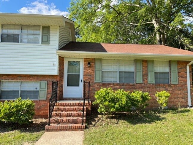 29 Monte Tierra Trail in Alabaster, AL - Building Photo - Building Photo