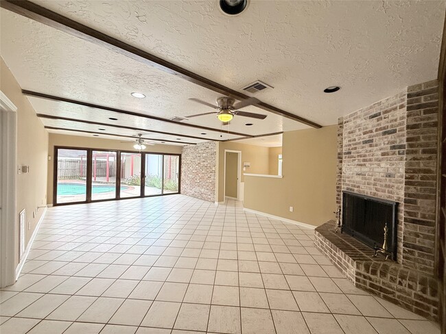 9231 Stroud Dr in Houston, TX - Building Photo - Building Photo