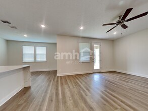11632 Hillside Dr in Jacksonville, FL - Foto de edificio - Building Photo