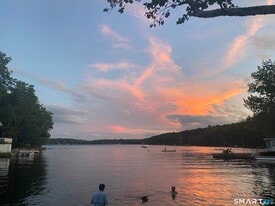 27 Dilliston Rd in New Hartford, CT - Building Photo