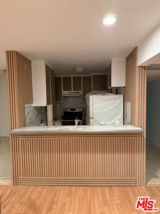 5454 Zelzah Ave-Unit -302 in Los Angeles, CA - Building Photo