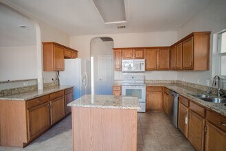 8735 Eagle Peak in Helotes, TX - Foto de edificio - Building Photo
