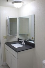 14037 Cerise Ave, Unit 15 in Hawthorne, CA - Building Photo - Building Photo