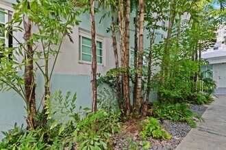 7842 Abbott Ave in Miami Beach, FL - Building Photo - Building Photo