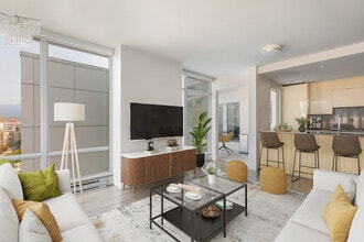 161 Georgia St W in Vancouver, BC - Building Photo - Building Photo