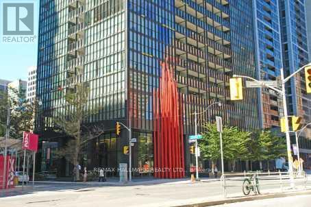 110 Charles St E in Toronto, ON - Building Photo